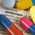 41_Antibiotiques_medicaments_entourent_mot_antibiotique_170x170