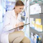 pharmacien-inventaire-gpointstudio-freepik