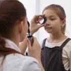 20260930_doctor-testing-patient-eyesight_Magnific