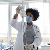 front-view-black-female-doctor-wearing-mask_Freepik